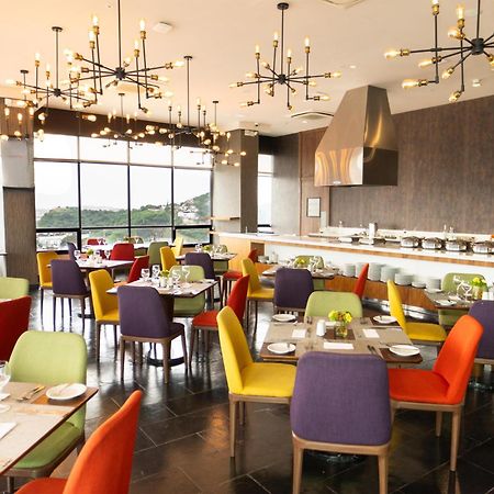 Hotel Doubletree By Hilton Guayaquil Exterior foto